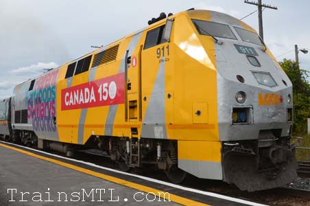 Locomotive VIA911 right side with Canada 150 Colors / coté droit avec couleurs Canada 150
